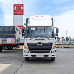 Hino FG8JT8A-PGX tại showroom