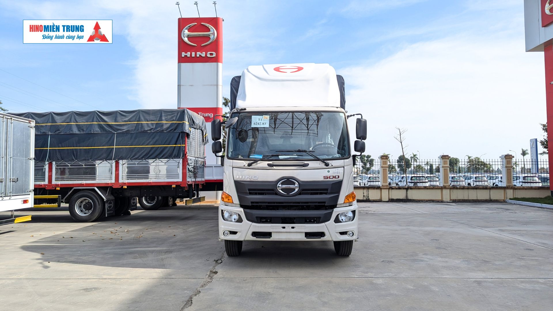 Hino FG8JT8A-PGX tại showroom