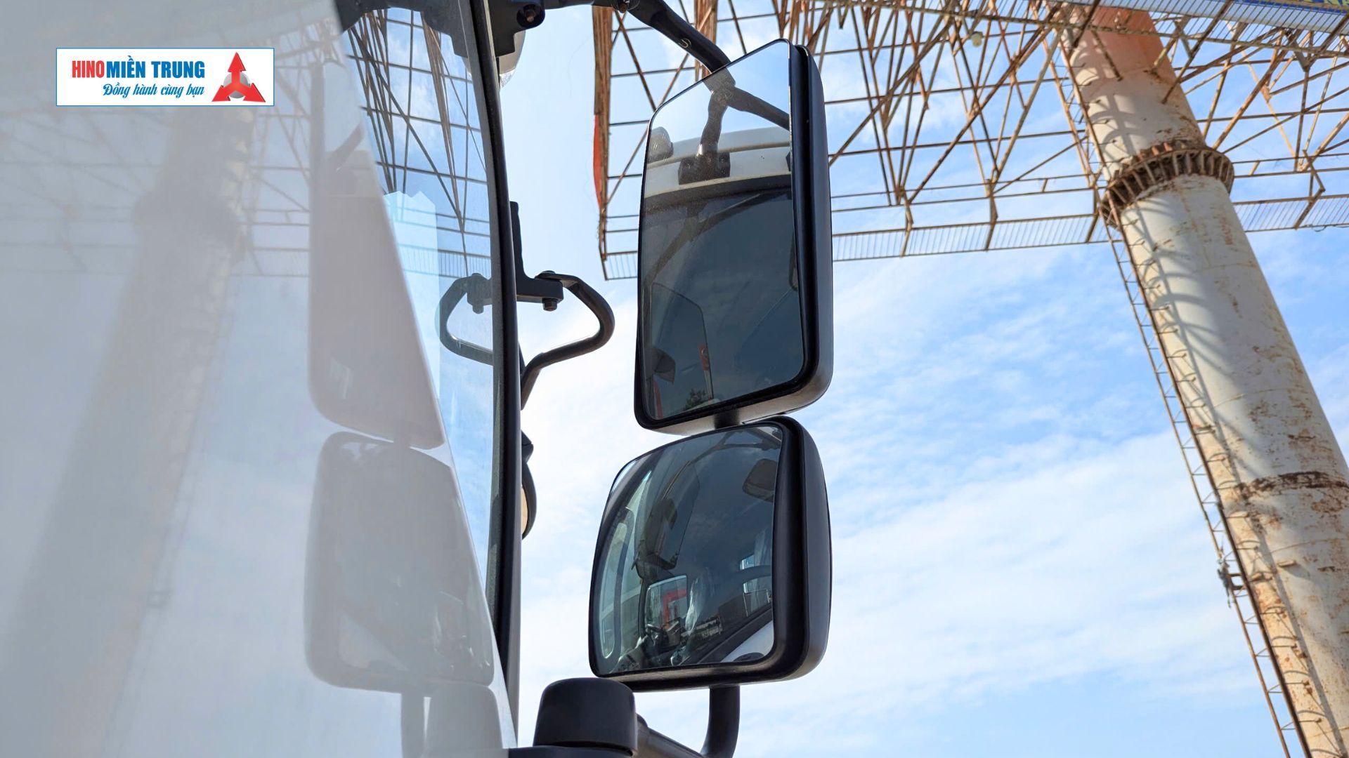 guong-chieu-hau-Hino-FG8JT8A-PGX