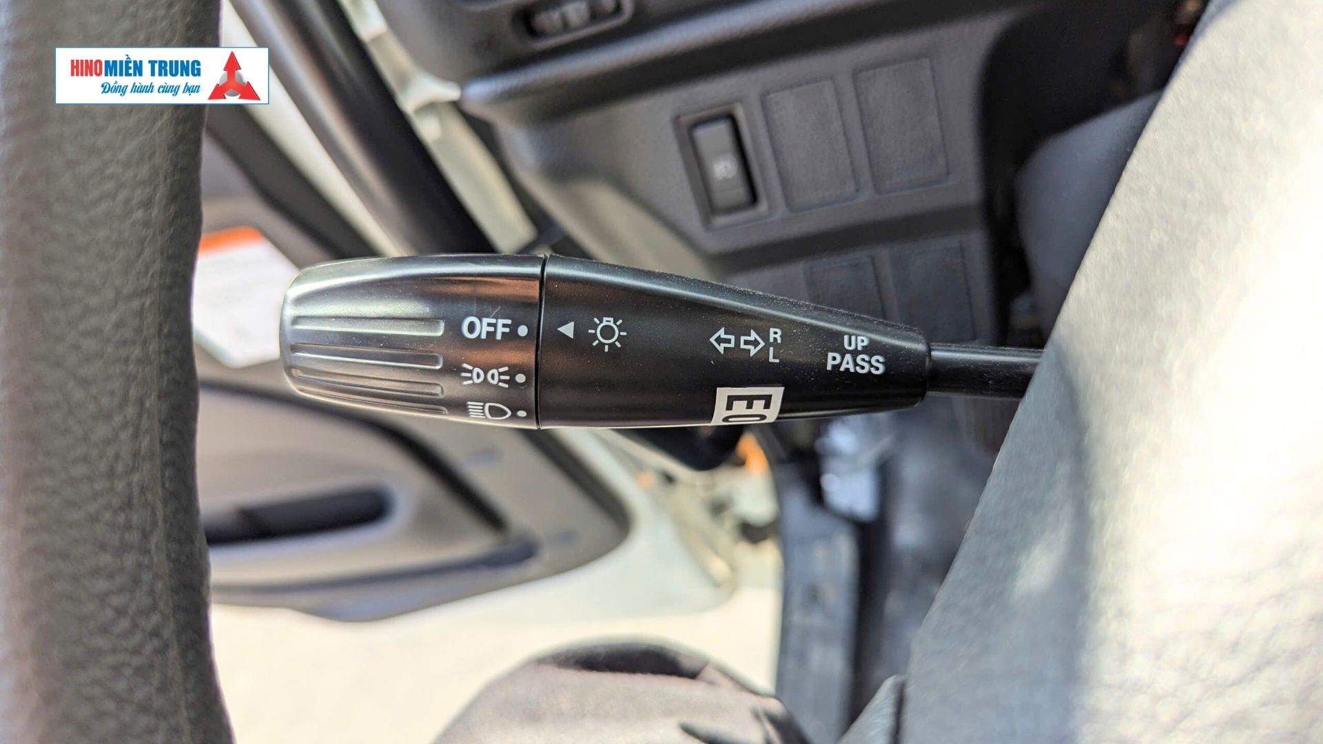 he-thong-dieu-khien-den-Hino-FG8JT8A-PGX