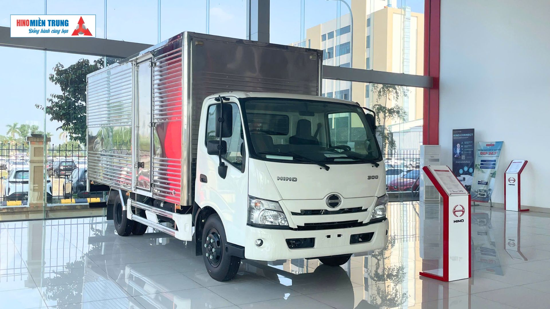 Hino XZU720 Euro 5 Thùng Kín
