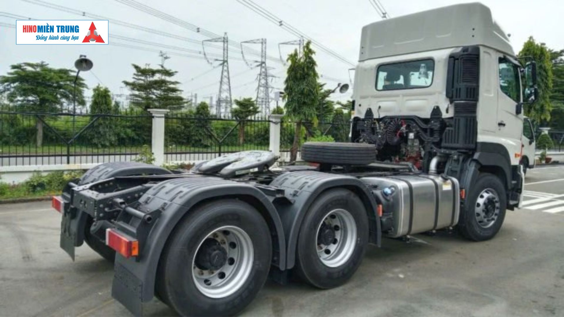 Xe tải Hino 700 đầu kéo chính hãng