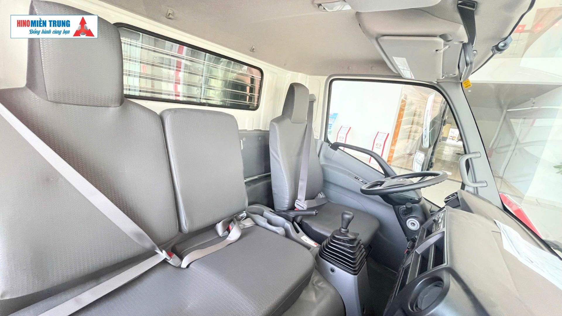 Nội thất Hino 300 Xzu720L