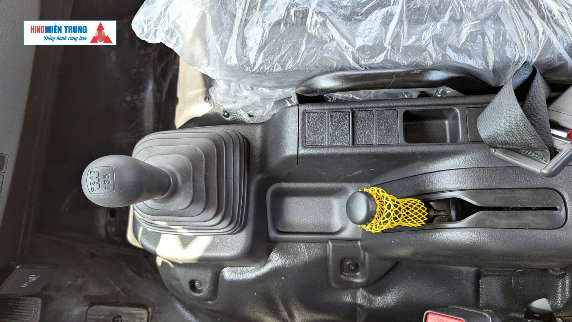 Bên trong cabin Xe Tải Hino 500 Model FG8JT8A-PGX