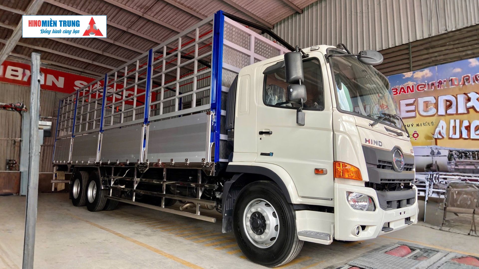 Hino FL Trang Bị Thùng Nhôm - Mui Bạt