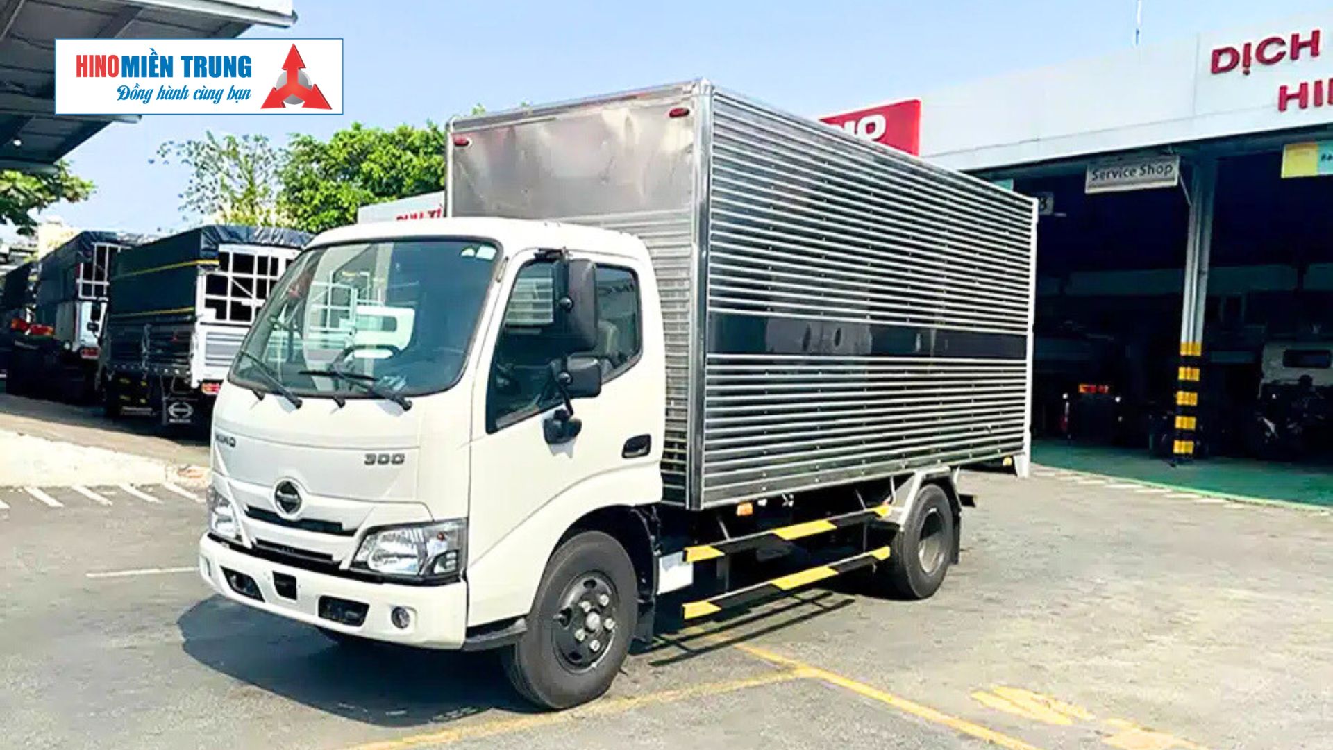 Hino XZU650 - Phiên bản thùng kín