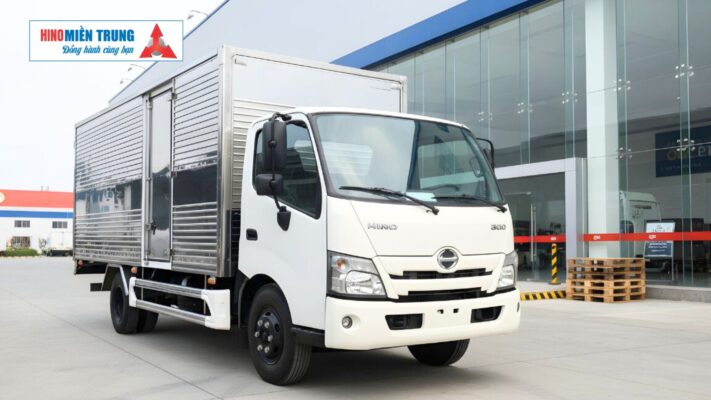 Hino XZU720 thùng kín