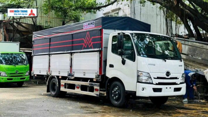 HINO XZU730 5 TẤN THÙNG BẠT NHÔM