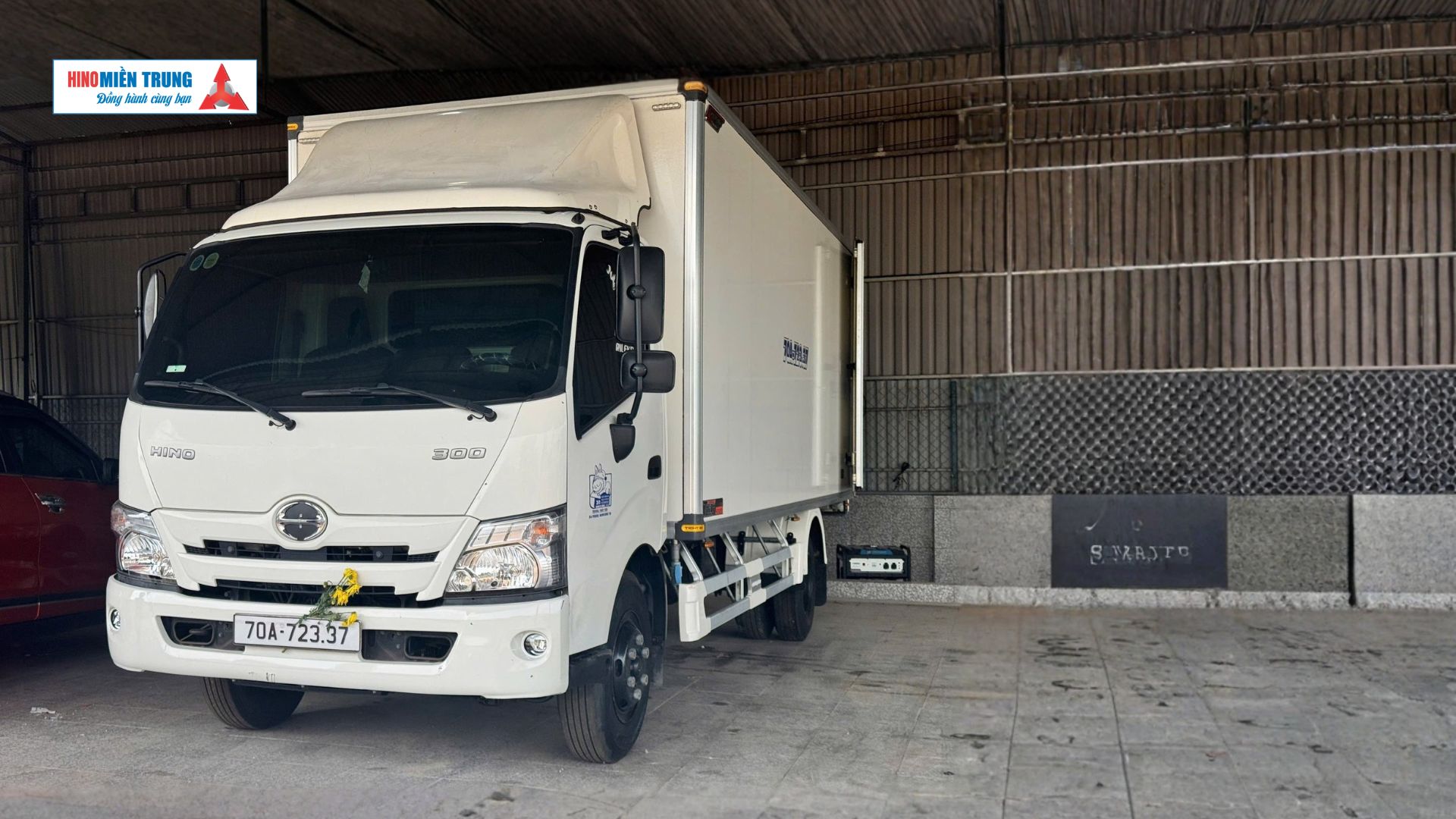 Hino300XZU730 Thùng Bảo Ôn