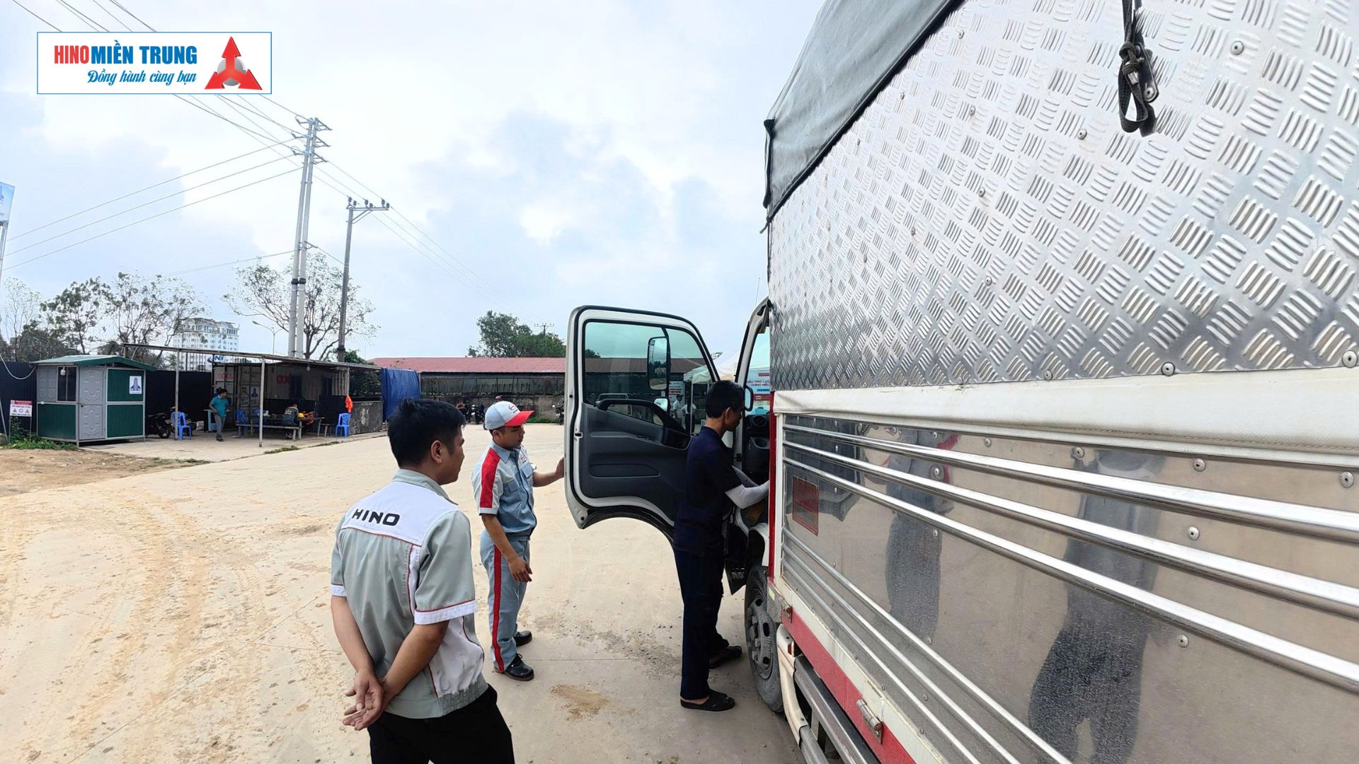 đại lý hino 3s miền trung sửa chữa lưu động