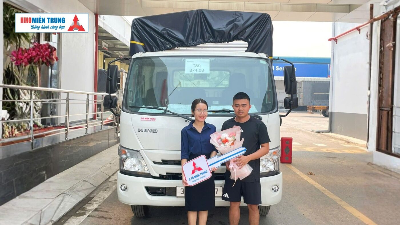 Lễ bàn giao xe tải Hino 300 Series chính hãng cho khách hàng