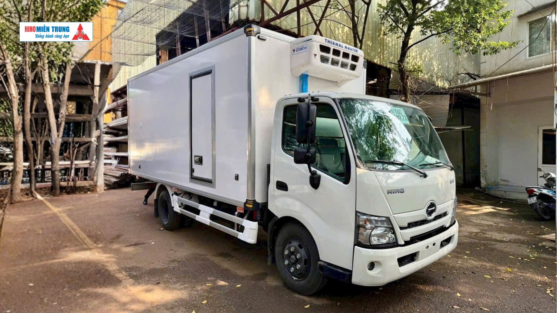Xe tải Hino 300 thùng đông lạnh