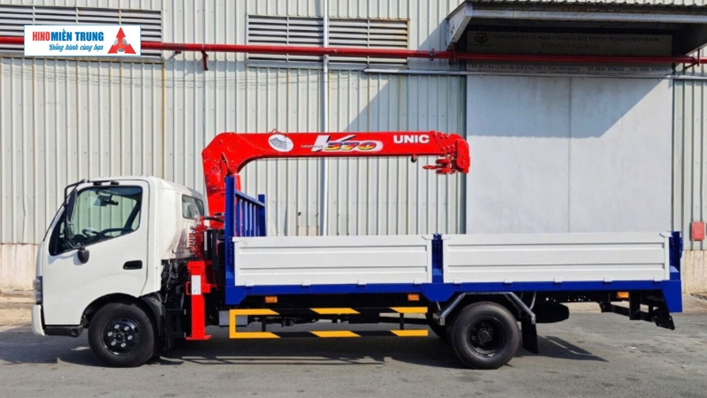 Hino xzu720- trang bị cần cẩu