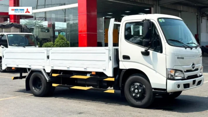 Xe Hino 300 Thùng Lửng Phù Hợp Chuyên Chở Nhiều Mặt Hàng Khác Nhau