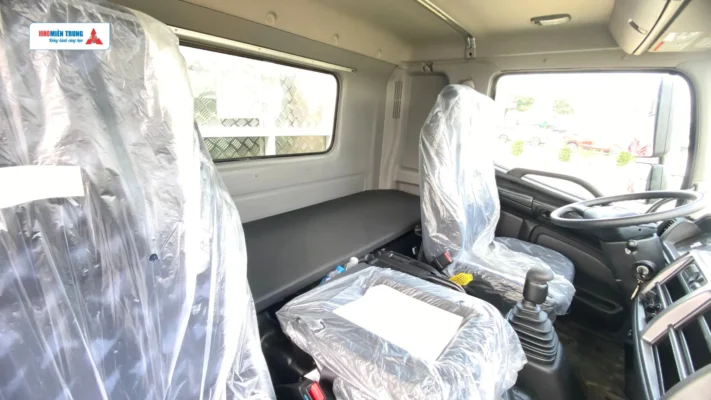Cabin nội thất xe tải Hino 500 2 Chân Trang bị thêm giường nằm