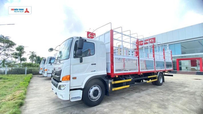 Ngoại thất xe tải Hino 500 - Thùng mui bạt